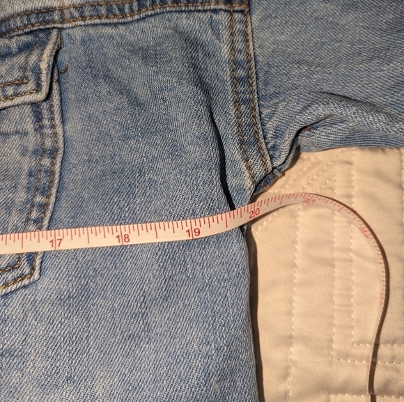 FOREVER 21 Light Wash Cropped Bohemian Raw Edges Jean Jacket Size Medium - Picture 11 of 12